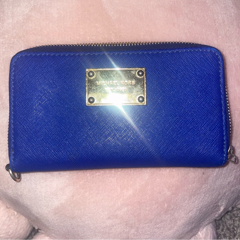 Michael kors mini blue wallet 💙 (50% off)